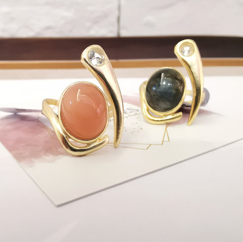 Le Emmalyn peach moonstone ring in 18K gold