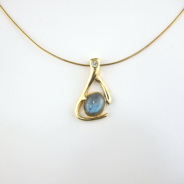 Le Emmalyn peachy moonstone necklace